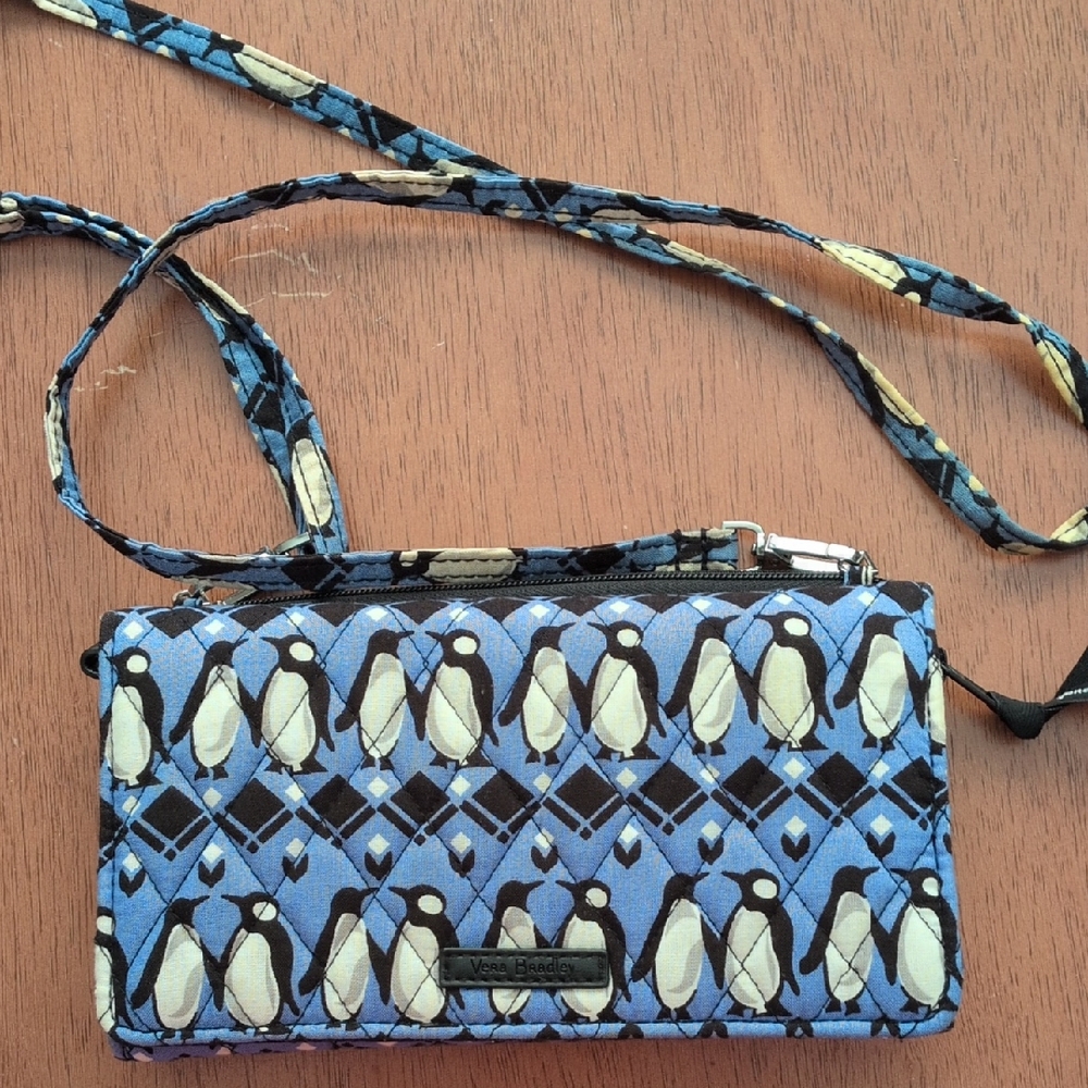Vera Bradley EUC Penguin Blue and White Quilted Small Purse/Wristlet